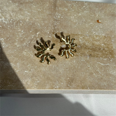 Gold Güneş Motifli Küpe