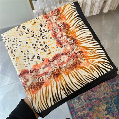 Kiremit Leopar 60X60 İpeksi Fular