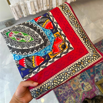 Otantik Balık 60X60 İpeksi Fular