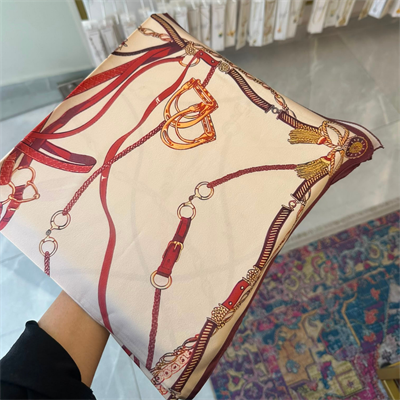 Royal Kemer 60X60 İpeksi Fular