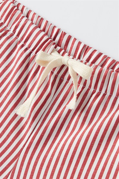 Kırmızı Çizgili Şort