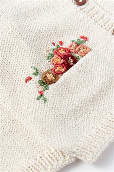 Çiçek İşlemeli Pamuklu El Örgüsü Hırka