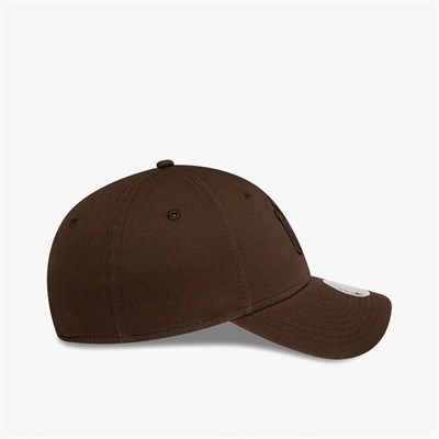 NEW ERA WMNS LGE ESS 9FORTY NEYYAN KAHVERENGİ KADIN ŞAPKA 60471462