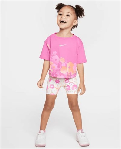 NIKE NKG FLOW-RAL AOP BIKE SHORT SET TAYT TİŞÖRT TAKIM (1-4 YAŞ)