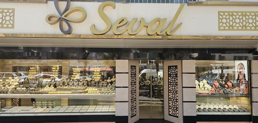 Seval Kuyumculuk Dikmen şube vitrini