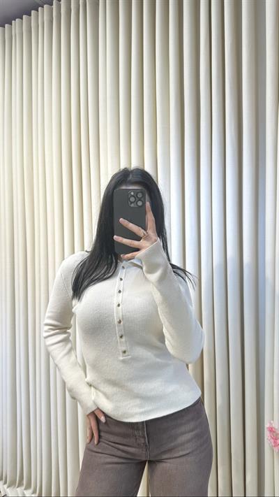 Bej Renk Polo Yaka Çıtçıtlı Triko Bluz.
