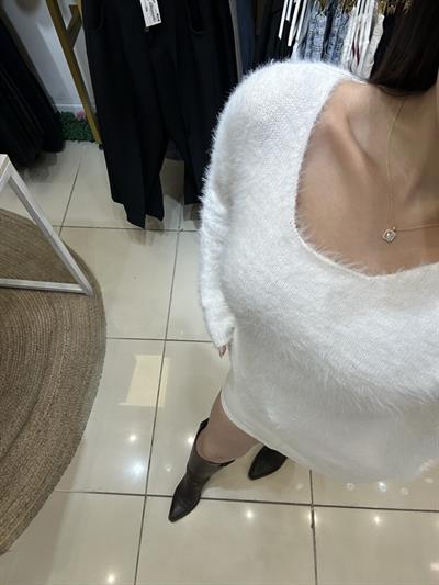 Beyaz Renk Kayık Yaka Yumuşak Dokulu Dilvin Bluz