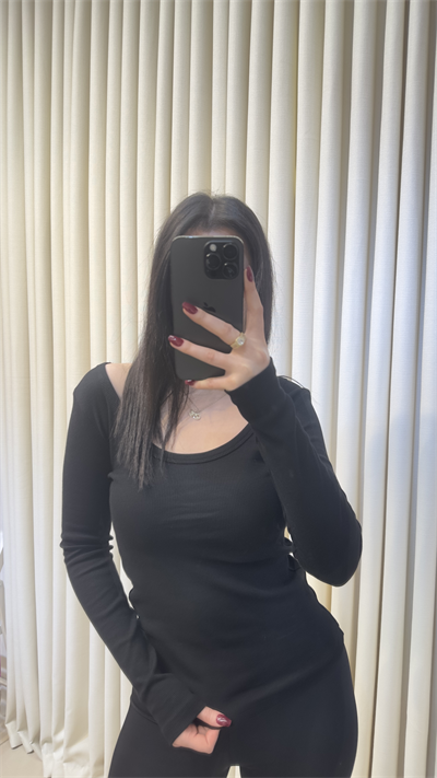 Geniş Yaka Siyah Uzun Kol Body