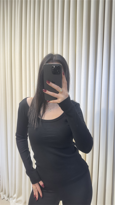 Geniş Yaka Siyah Uzun Kol Body