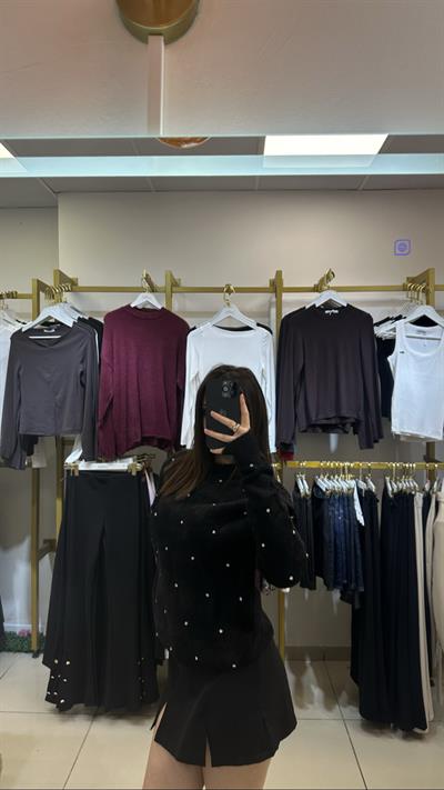 Siyah Renk Parlak Taşlı Premium Yumoş Kazak