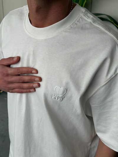 2FT Yazı Nakışlı Beyaz Tişört 