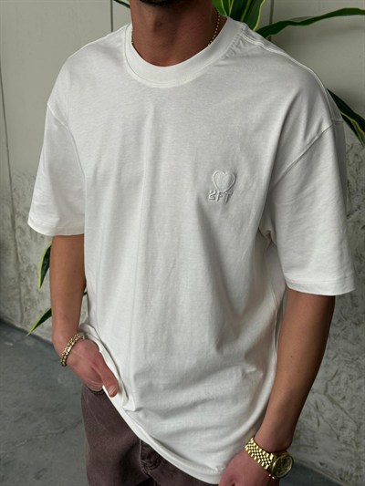 2FT Yazı Nakışlı Beyaz Tişört 