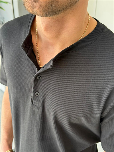 Düğme Detaylı Fitilli Siyah Tişört 