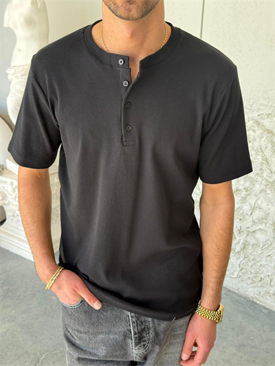 Düğme Detaylı Fitilli Siyah Tişört 