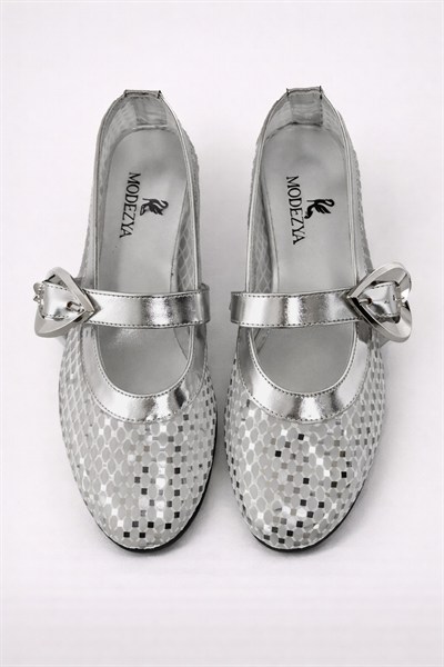 Gümüş Pullu Kemer Toka Detay Kadın Yuvarlak Burun Ayakkabı