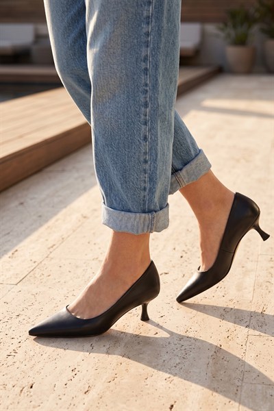 Kelly Siyah Mat Sivri Burun Kadın Stiletto