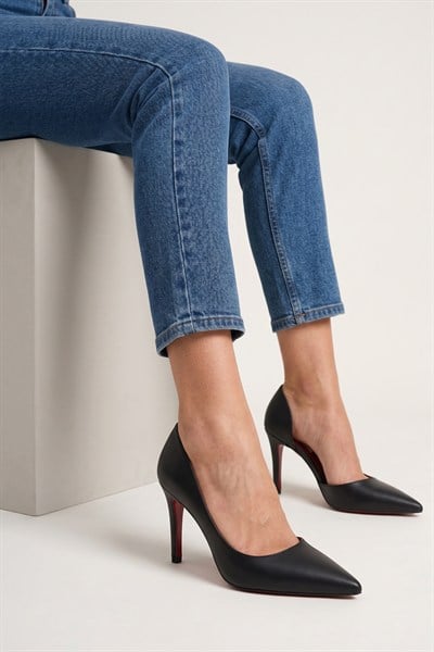 Leona Siyah Mat İç Kısmı Açık Sivri Burun Kadın Stiletto