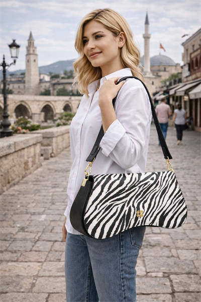 Beyaz Altın Tokalı Zebra Desenli Kadın Omuz Çantası | Beyaz MT1606 