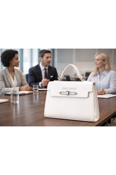 Beyaz Metal Kilitli Kadın El Çantası | Beyaz MT1503