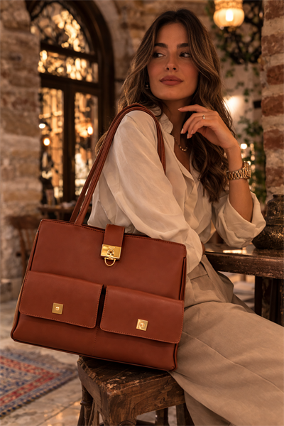 Kahverengi Klasik Form Gold Kilitli Omuz Çantası | Kahverengi T8318