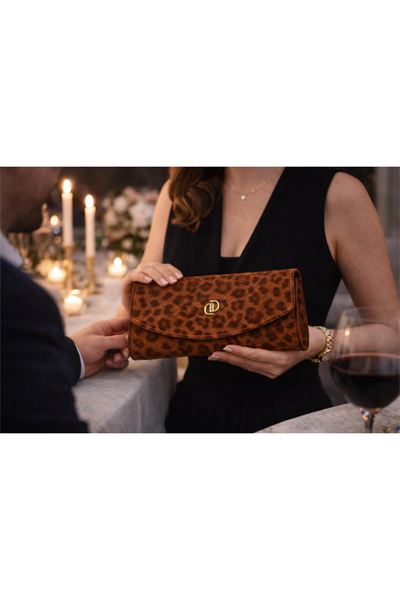 Kahverengi Leopar Desenli Gold Logolu Kadın Portföy Çanta | Kahverengi T8309
