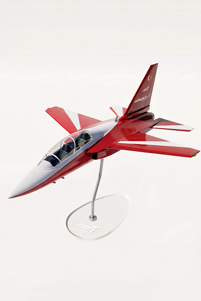 TUSAŞ HÜRJET 1/32 ÖLÇEKLİ  MAKET