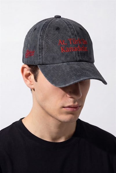 TSKGV AT TÜRK'ÜN KANADIDIR NAKIŞLI ESKİTME ANTRASİT KEP ŞAPKA