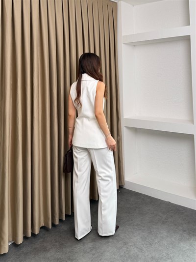 Asimetrik Yakalı Gold Düğmeli Takım Beyaz