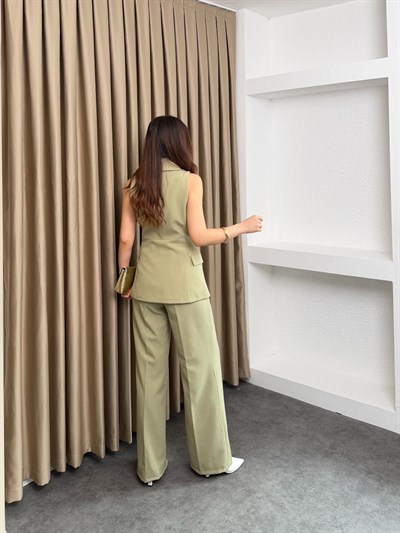 Asimetrik Yakalı Gold Düğmeli Takım Yeşil