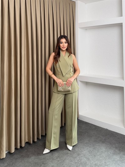 Asimetrik Yakalı Gold Düğmeli Takım Yeşil