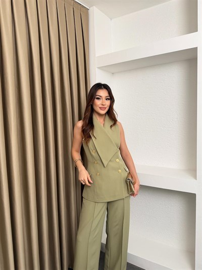 Asimetrik Yakalı Gold Düğmeli Takım Yeşil