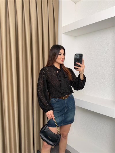 Bağlama Detaylı Dantel Bluz Siyah