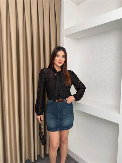 Bağlama Detaylı Dantel Bluz Siyah