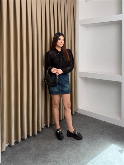 Bağlama Detaylı Dantel Bluz Siyah