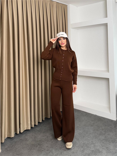 Çıtçıt Detay Hırka ve Pantolonlu Triko Takım Kahve