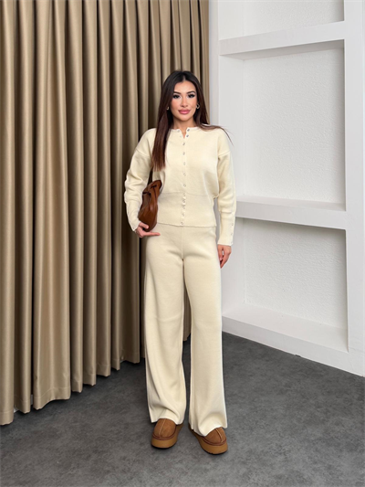 Çıtçıt Detay Hırka ve Pantolonlu Triko Takım Krem