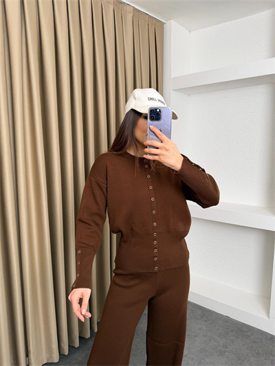Çıtçıt Detay Hırka ve Pantolonlu Triko Takım Kahve