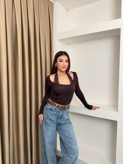 Dantel Boyundan Geçmeli Bluz Kahve