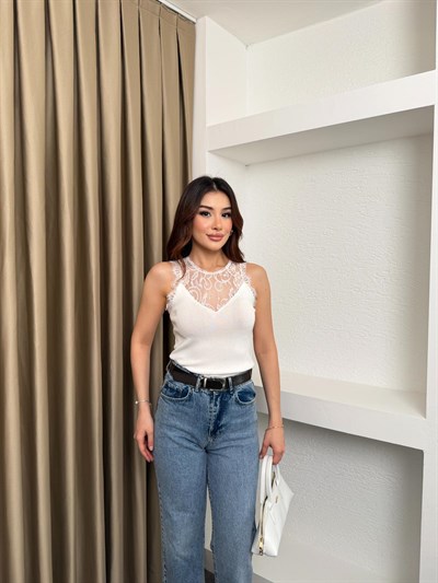 Dantel Garnili Sıfır Kol Bluz Beyaz