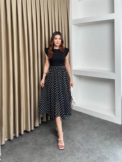 Eteği Puantiyeli Omzu Vatkalı Şifon Elbise Siyah