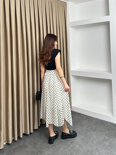 Eteği Puantiyeli Omzu Vatkalı Şifon Elbise Beyaz