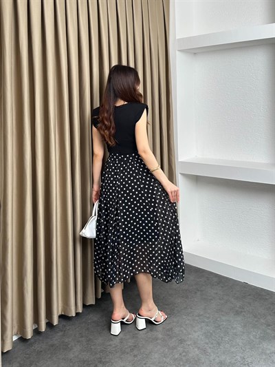 Eteği Puantiyeli Omzu Vatkalı Şifon Elbise Siyah