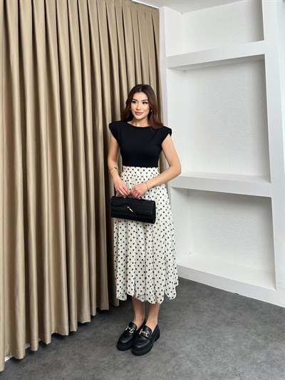 Eteği Puantiyeli Omzu Vatkalı Şifon Elbise Beyaz