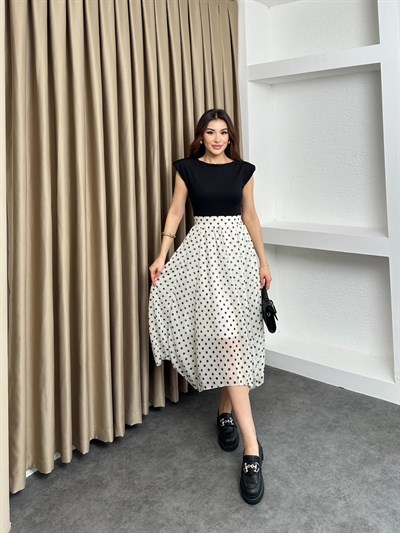 Eteği Puantiyeli Omzu Vatkalı Şifon Elbise Beyaz