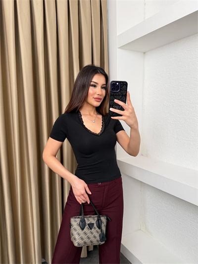 Yaka Dantelli V Yaka Bluz Siyah