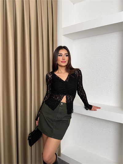 Yırtmaç Detay Dantel Crop Siyah