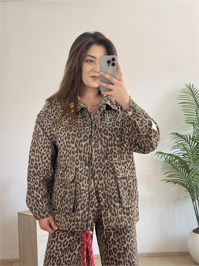 Broş Detaylı Leopar Desenli Ceket