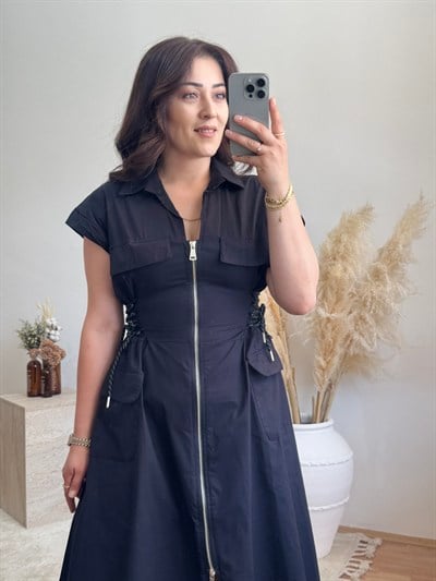 Büzgü Detaylı Fermuarlı Midi Elbise – Siyah