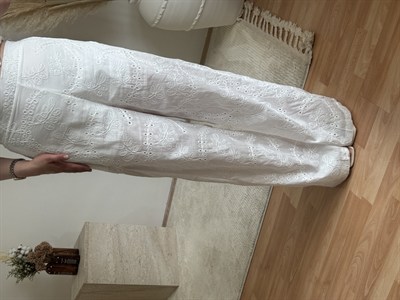 Fisto İşlemeli Bol Paça Pantolon