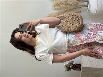 Nakış Detaylı Basic Tişört-Sarı